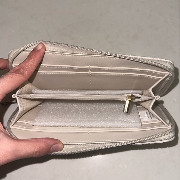 NWOT Neutral Embossed Origami Print Wallet - Picture 4 of 6